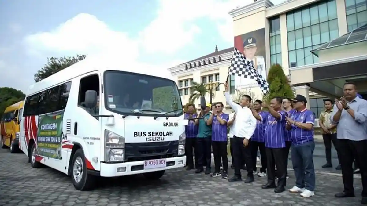 Bupati Enos Lepas Tim U-15 ke Piala Gubernur 2026,Harap Lahir Generasi Pesepak Bola Berprestasi - Tribunsumsel.com