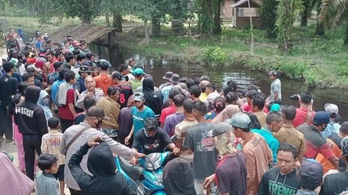 Mayat Sugiarti Baru Dilepas Buaya Setelah Disetrum Warga