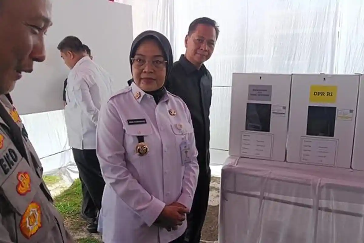 Pemkot Jambi Siapkan Perahu untuk Pemilih Datang ke TPS Terdampak Banjir