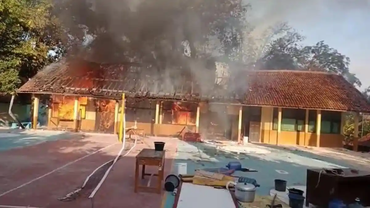 Guru Olahraga Sempat Teriak Kebakaran Kala Api Bakar SMPN 1 Ujungjaya Sumedang