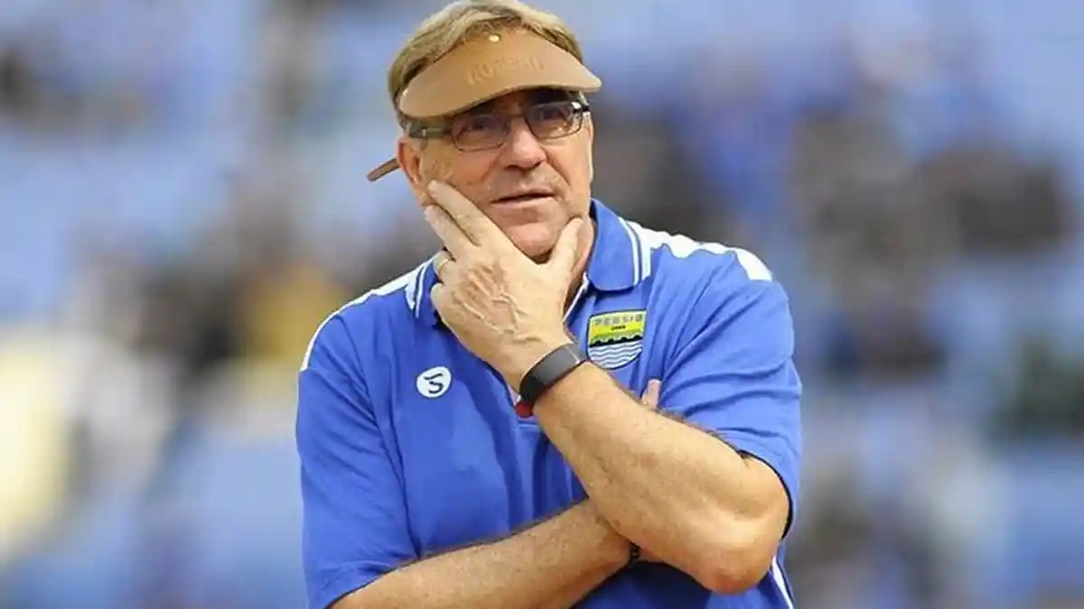 Meski Persib Kalahkan Persipura, Nasib Robert Rene Alberts Dipertanyakan, Manager Mulai Geram!