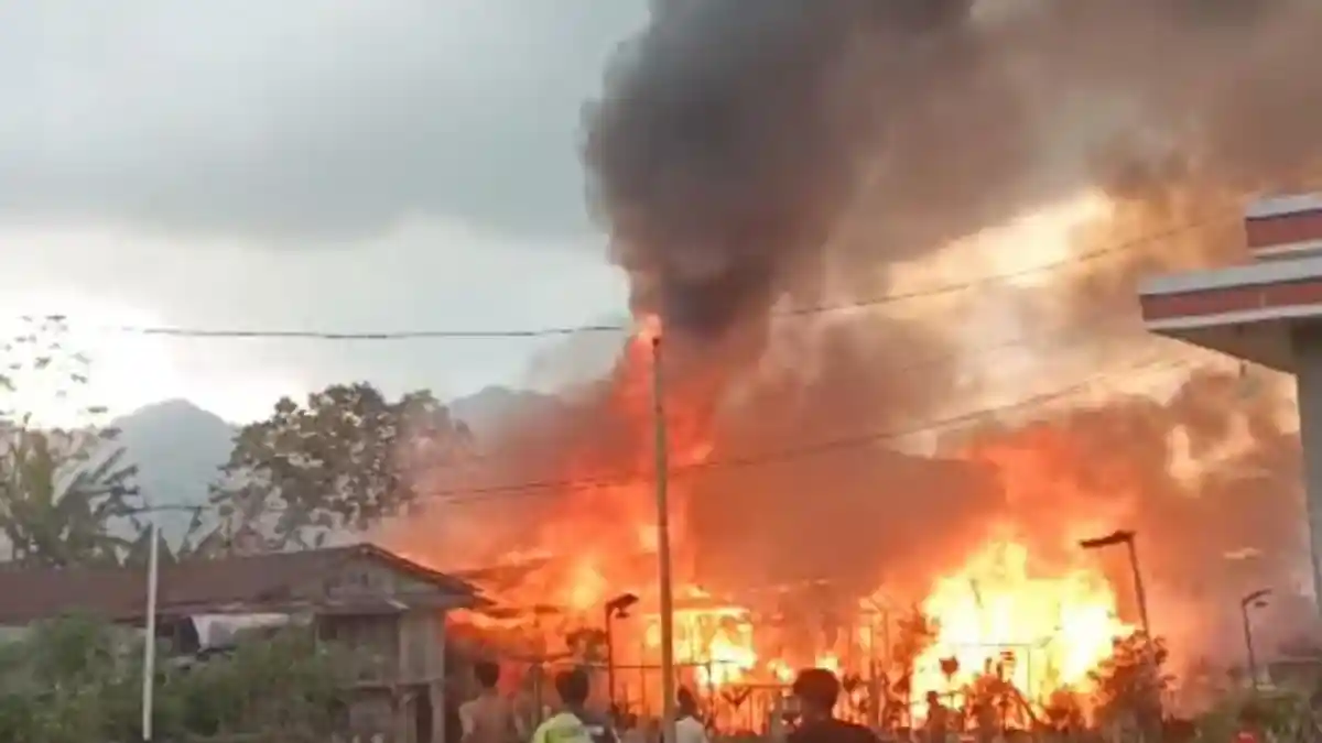 Kebakaran Besar di OKU Selatan, Tak Ada Sumber Air Membuat 6 Rumah Dengan Cepat Terbakar