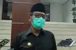 gubernur-sumbar-irwan-prayitno-saat-diwawancara-awak-media-di-kantor-dprd-sumbar-rabu-292020.jpg