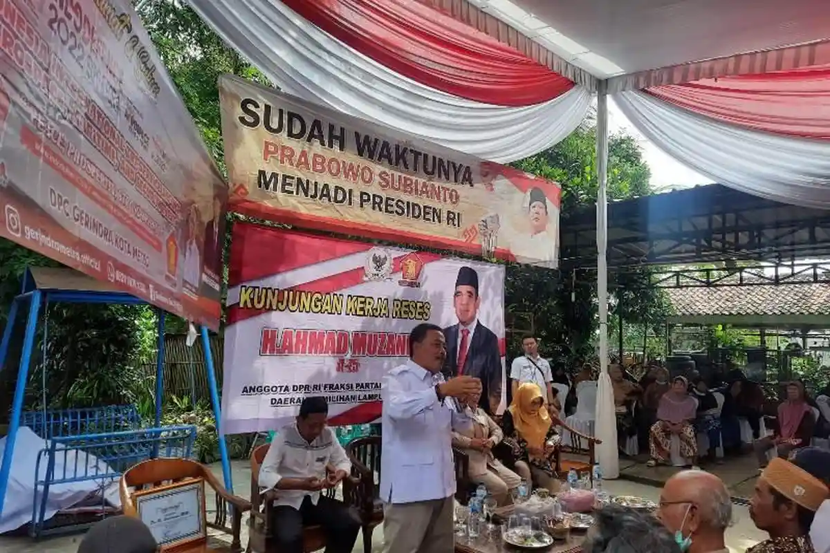 Anggota DPRD Lampung Elly Wahyuni Prihatin Kondisi Jalan di Metro Rusak