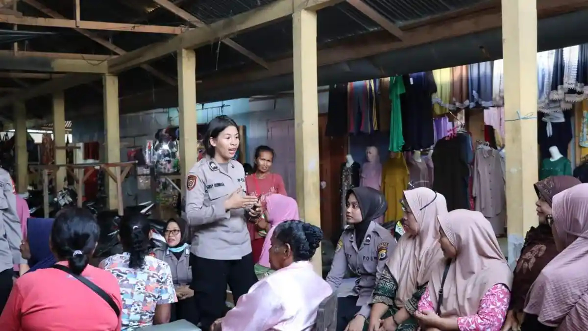Polwan Masuk Desa, Polres Seram Bagian Barat Datangi Dua Kecamatan