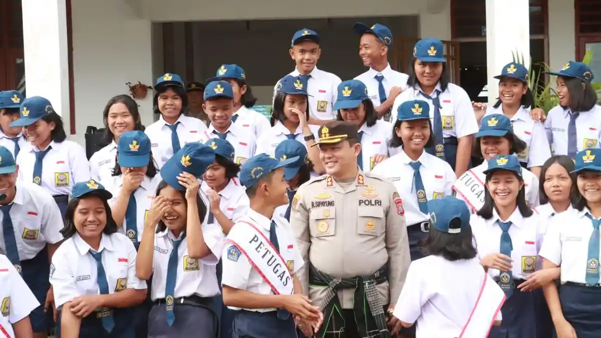 Kapolres Simalungun Tingkatkan Wawasan Kebangsaan di SMP Swasta GKPS 1 Pamatang Raya