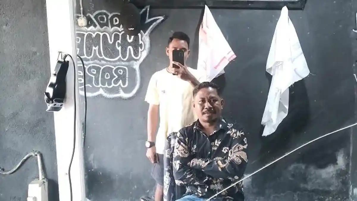 Perjuangan Antonius Biayai Hidup dan Pendidikan dengan Gunting Rambut