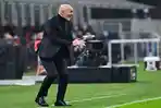 reaksi-pelatih-ac-milan-stefano-pioli-usai-kalah-dari-lille.jpg