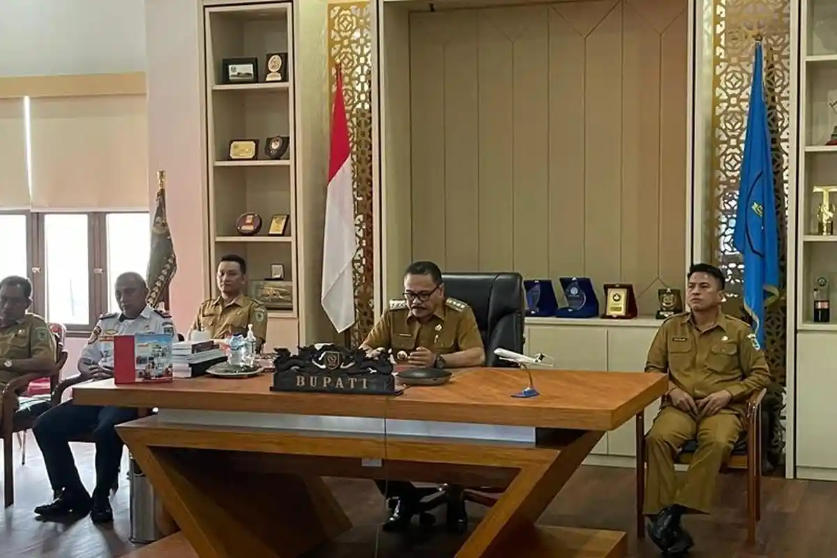 Pj Bupati Bolmong Limi Mokodompit Bersama Jajaran Ikuti Rapat Rutin Pengendalian Inflasi Tahun 2023
