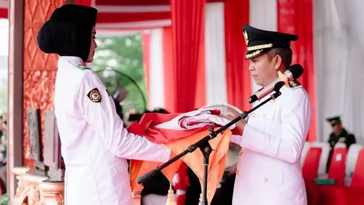Wabup H Suprayitno, Jadi Inspektur Upacara Penurunan Bendera pada HUT RI ke-80