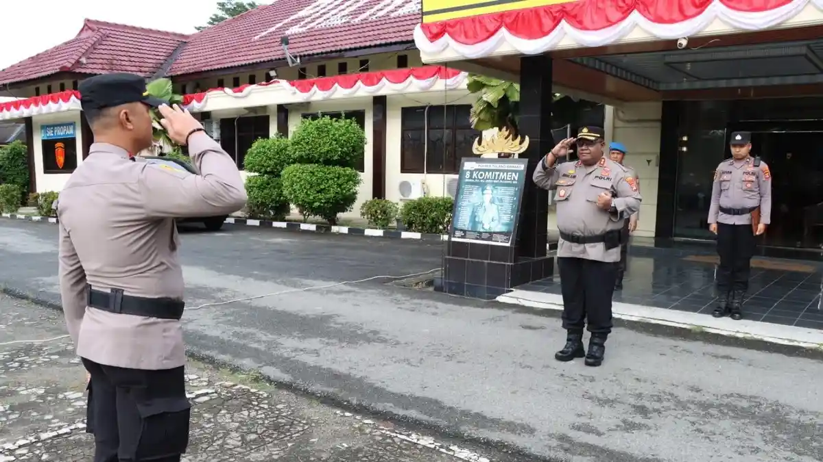 Kapolres Tulangbawang Polda Lampung Pimpin Upacara PTDH 2 Personel