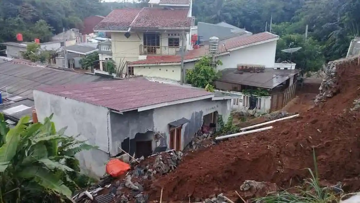 Turap Proyek Perumahan yang Timpa Rumah Warga, Ternyata Pernah Di-SP Satpol PP