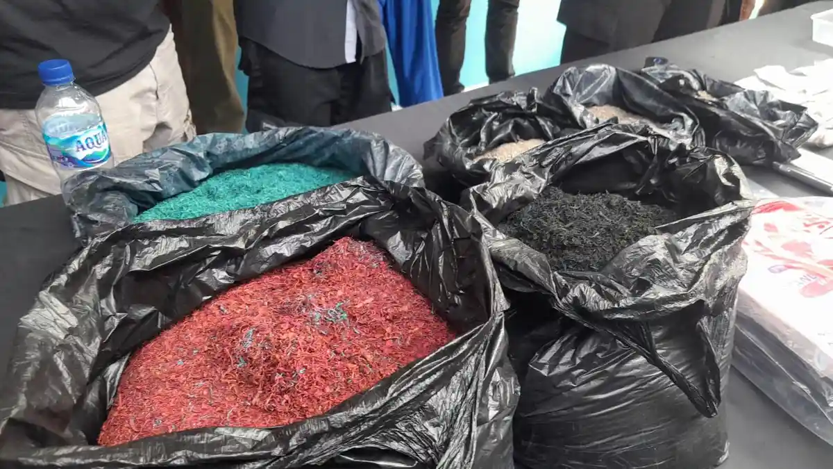 Salah Satu Pengelola Pabrik Ganja Sintetis di Karawang Itu Bekerja Sebagai Kurir E-Commerce
