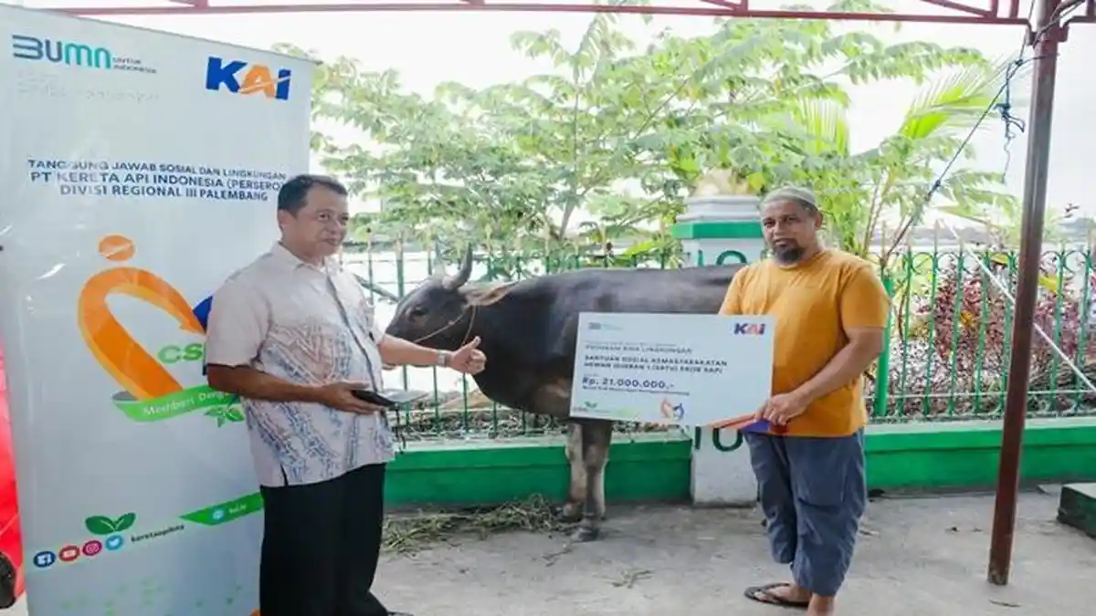 PT KAI Divre III Berikan Bantuan Hewan Kurban 12 Ekor Sapi