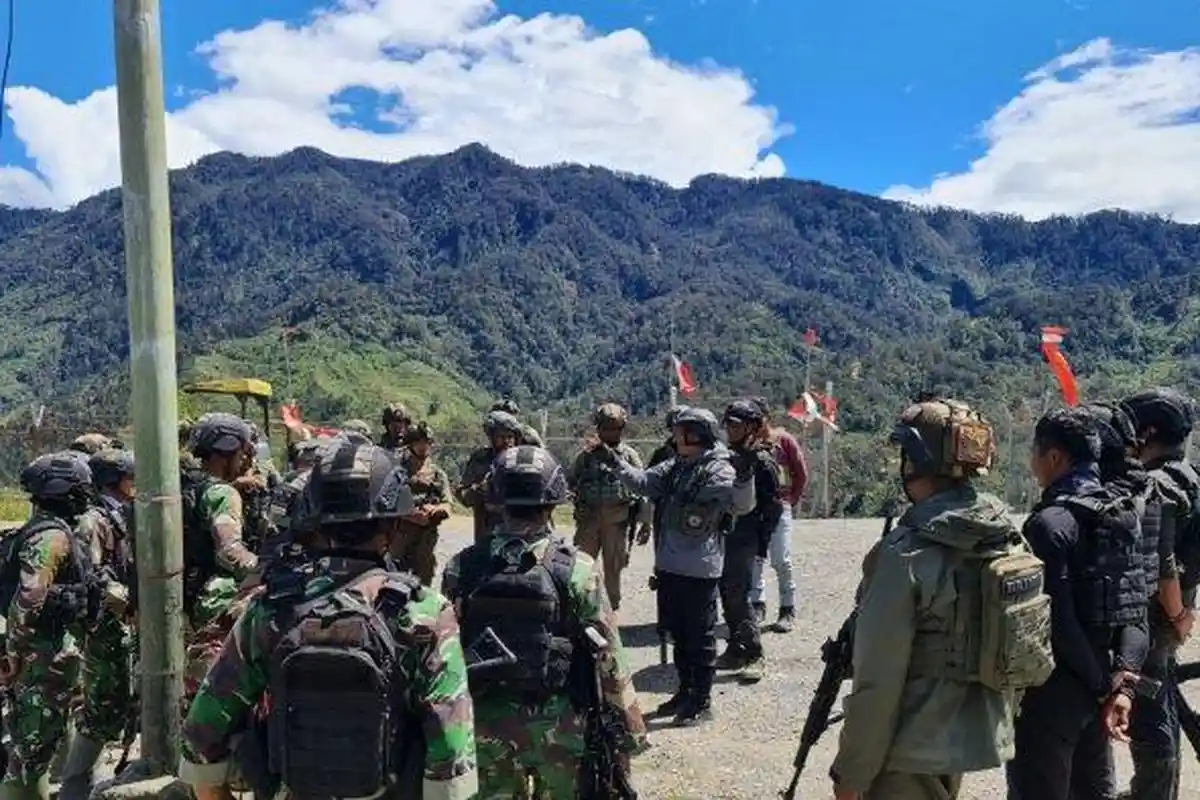 Di Depan Kapolres, Bupati Intan Jaya Telepon Pimpinan KKB Undius Kogoya