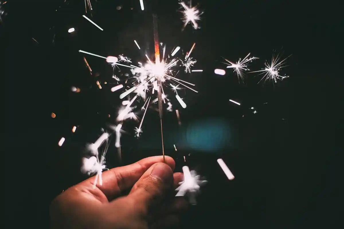 Tetap Seru Meski Nggak Kemana-Mana, Ini 20 Ide Merayakan Tahun Baru 2024 Bareng Keluarga di Rumah