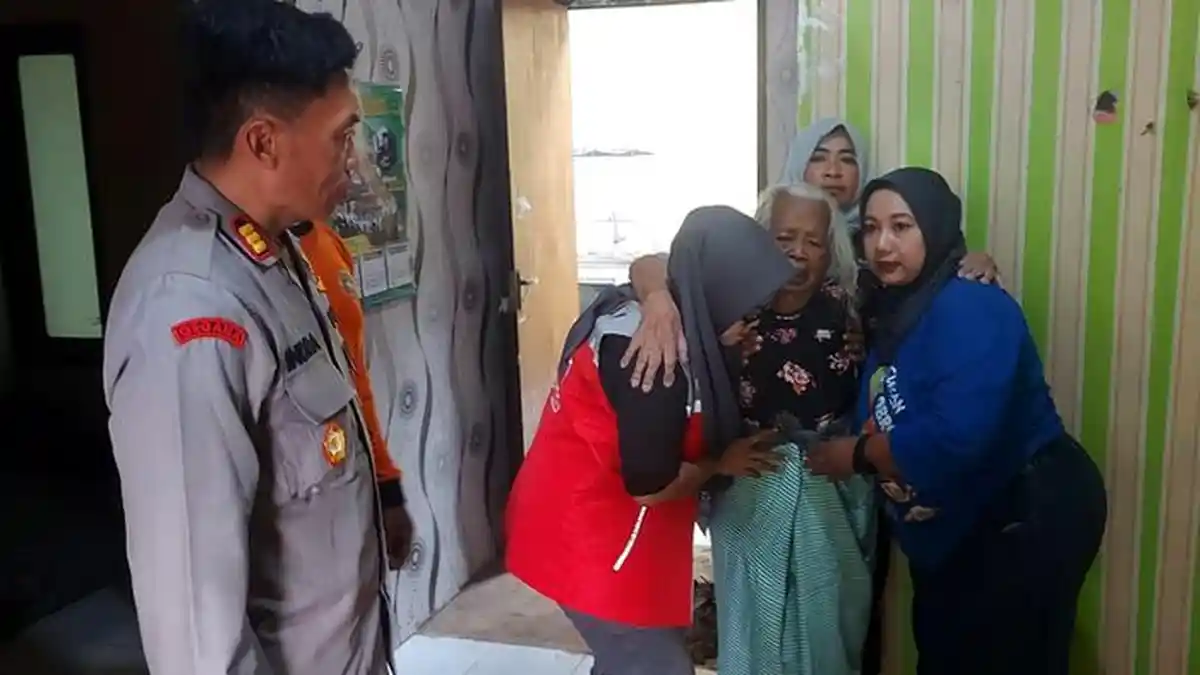 Nenek Rokhayah Lemas Bersandar di Bambu Usai Berhasil Menepi Saat Hanyut di Sungai Metro Malang