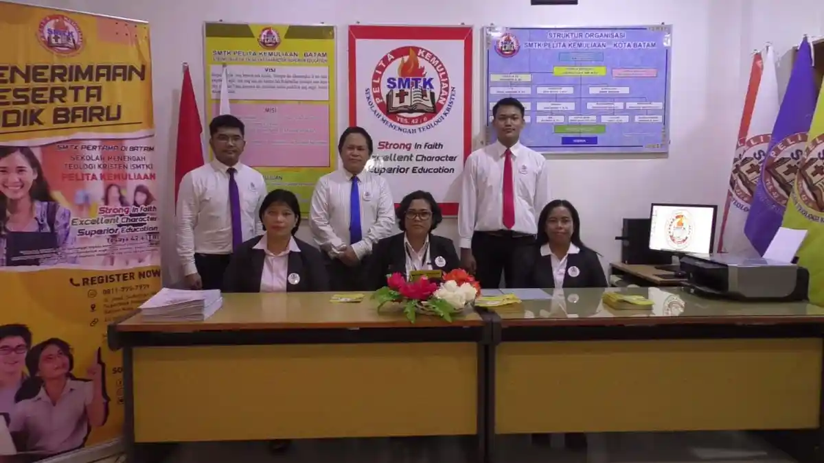 SMTK Pelita Kemuliaan Kurikulumnya Berbasis Pembinaan Karakter