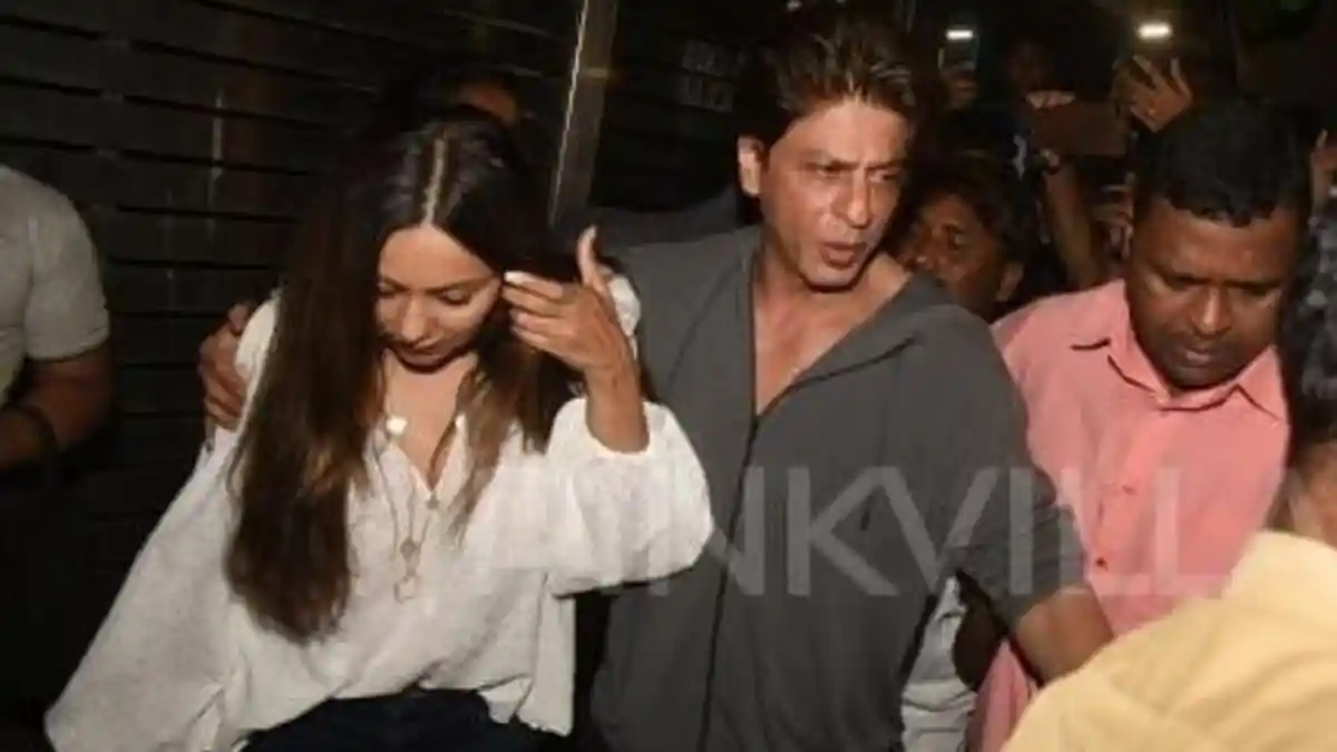 Shah Rukh Khan Banjir Pujian Setelah Melakukan Hal Romantis ini pada Sang Istri Gauri Khan