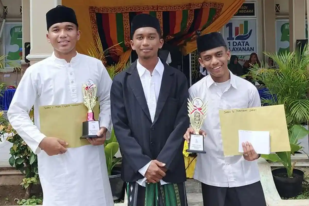 2 Utusan Dayah Sirajul Munir Al-Aziziyyah Raih Prestasi Ajang Hari Santri 2025 di Sabang