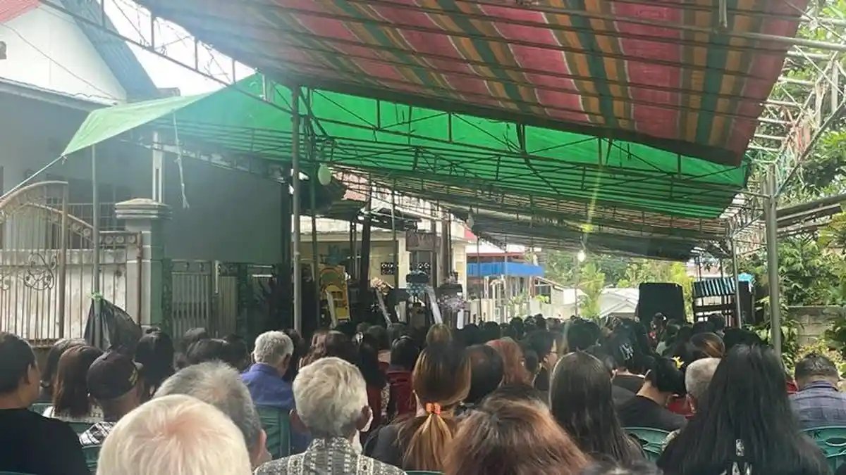 Cuaca Mendung Iringi Pemakaman Pnt Stevy Pangemanan di Tontalete, Ucapan Kasih Mengalir dari Amerika