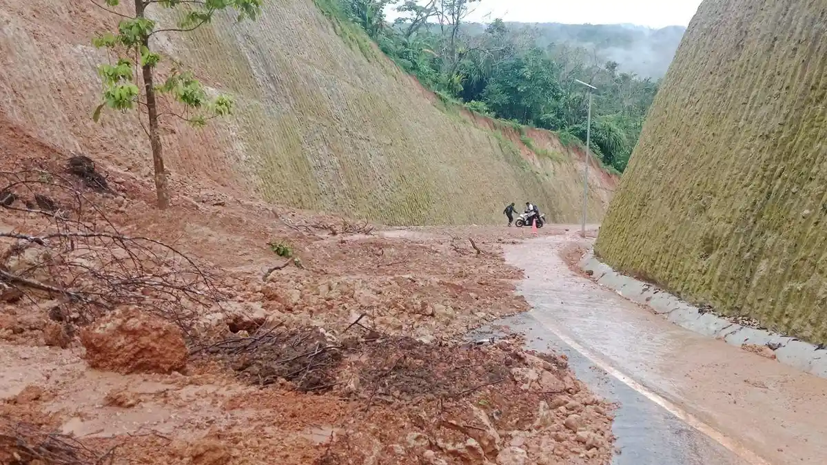 Akibat Longsor, Akses Jalan Baru Wakal - Taeno Ditutup Sementara