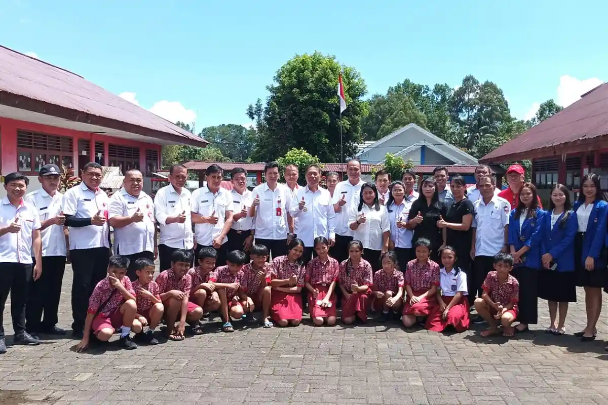 Franky Donny Wongkar Tinjau Kondisi Salah Satu SD di Minsel Sulawesi Utara