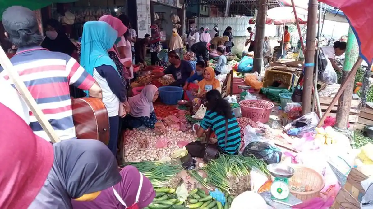 Harga Daging Ayam Naik di Pasar 26 Ilir Palembang, Berikut Daftar Bahan Pokok Jelang Lebaran