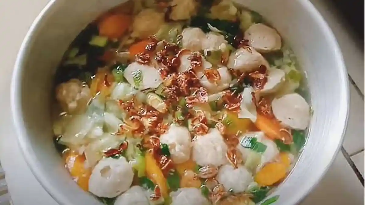 Resep Sayur Sop Bakso, Bisa Gunakan Bakso Ayam atau Bakso Ikan