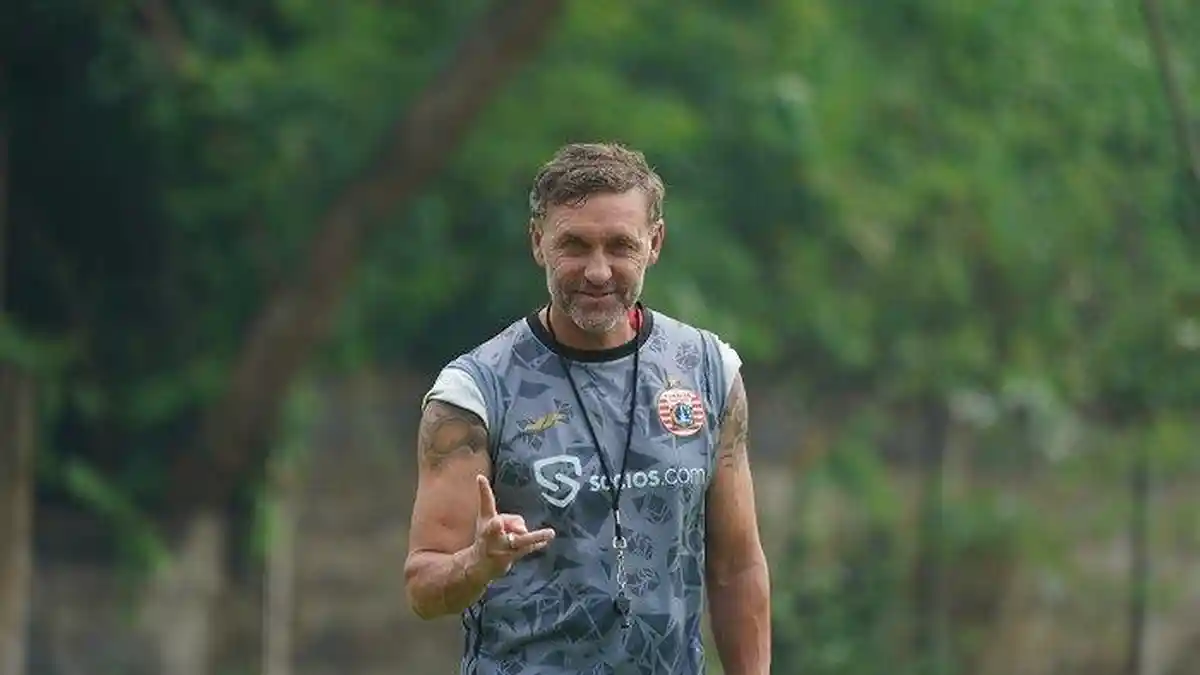 Pelatih Persija Thomas Doll Ungkap Kabar Baik dari Abdulla Yusuf Helal dan Hanno Behrens