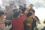 Ricuh, Demo Mahasiswa di Sumenep Madura, Aparat dan Massa Bakul Pukul