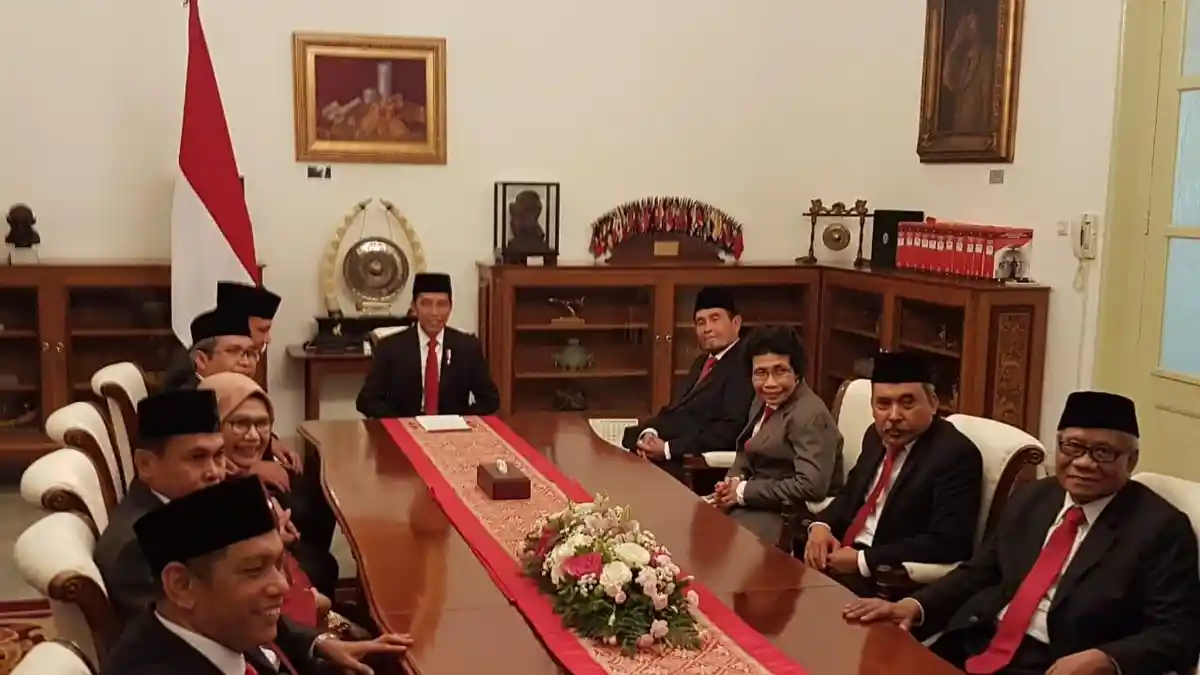 Jokowi Gelar Pertemuan Tertutup dengan Pimpinan dan Dewan Pengawas KPK