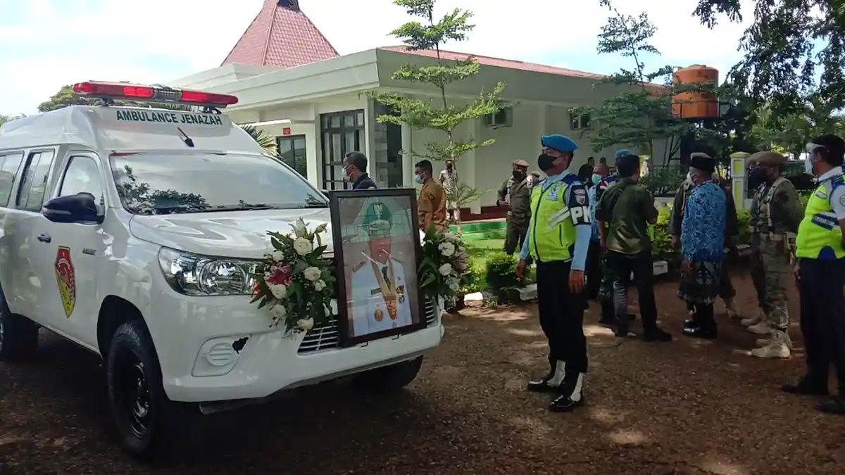 Mantan Gubernur NTT Frans Lebu Raya Akhirnya Pulang Kampung