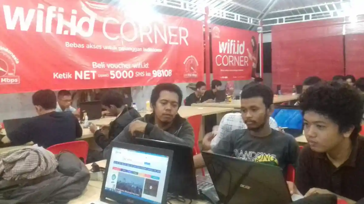 Koneksi Internet Cepat Jadi Alasan Pengunjung Online di Wifi.id Corner Telkom