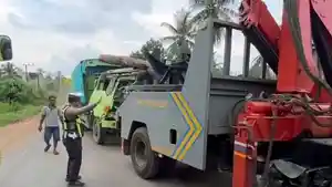 trukecelakaanbanyuasion.jpg