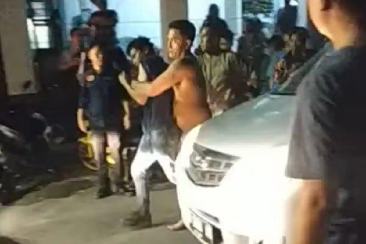 Ada Pria Lain di Kos Pacar, Mahasiswa di Manado Nekat Tikam si Lelaki Hingga Berakhir Dimassa