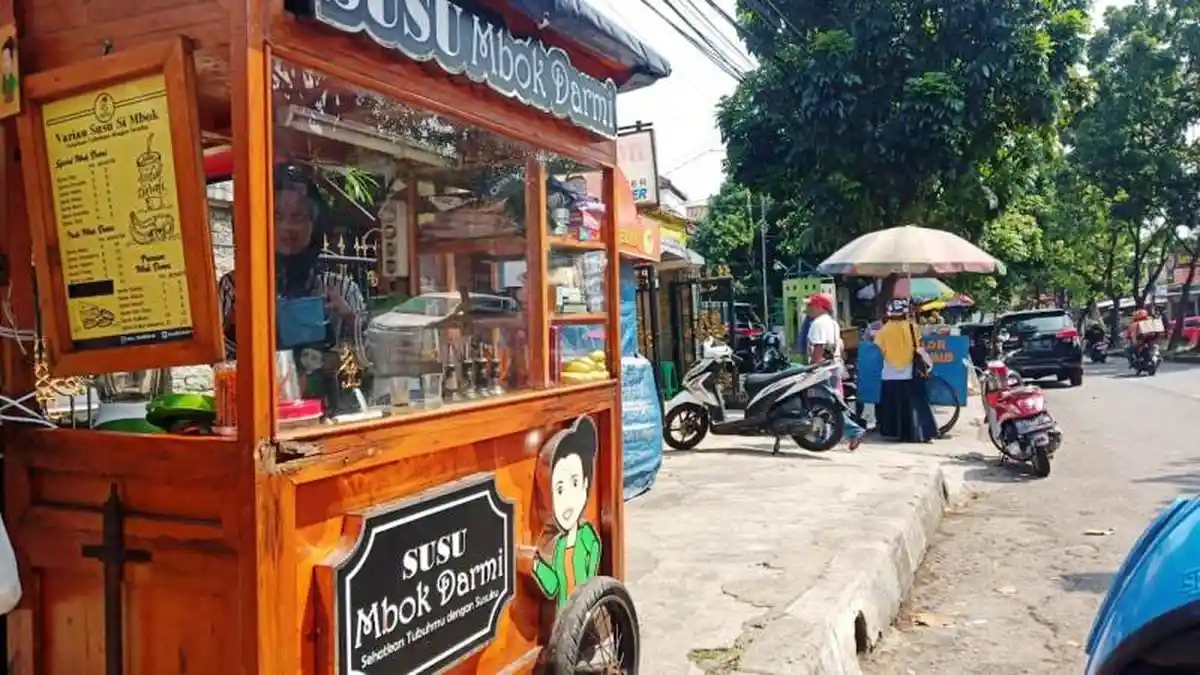 Minum Susu Mbok Darmi di Bogor, Banyak Varian Rasa Harganya Rp 10 ribu