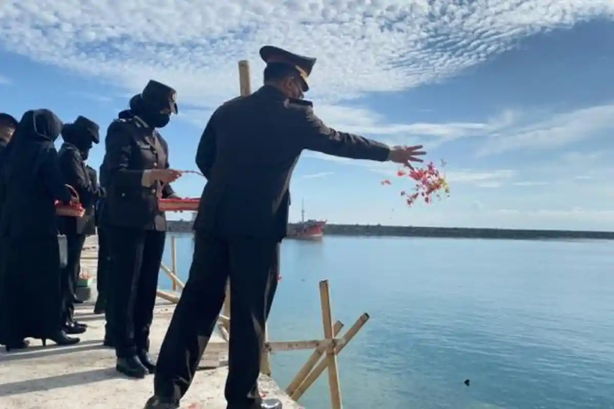 Peringatan Hari Pahlawan di Lombok Timur, Ziarah Makan hingga Tabur Bunga di Labuhan Haji