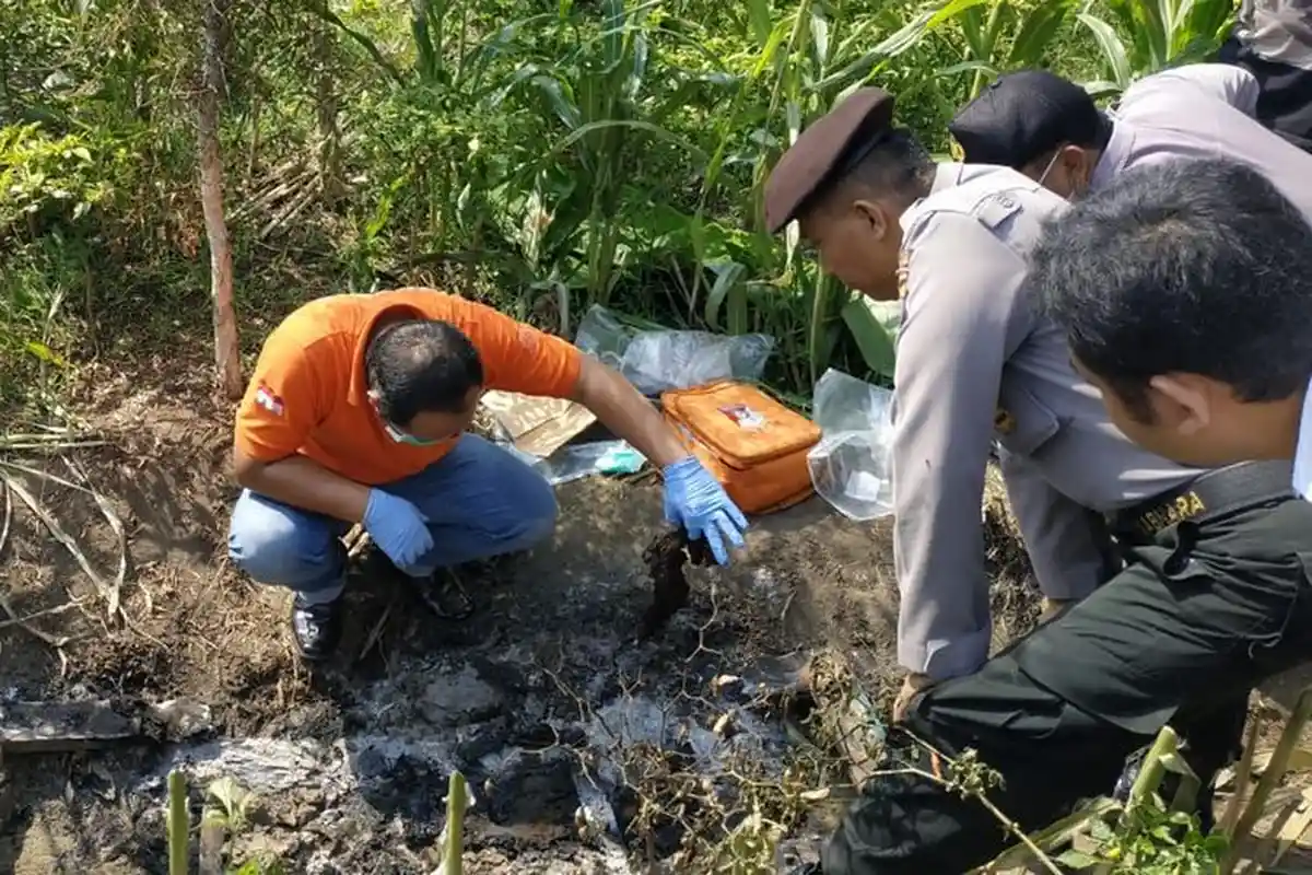 Heboh, Penanam Jagung Temukan Jasad Terbakar Berkaos 
