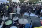 Bawa Distorsi ke Jalanan, Panggung 'Gigs Para Buruh', Band Hardcore Bakar Semangat May Day Semarang
