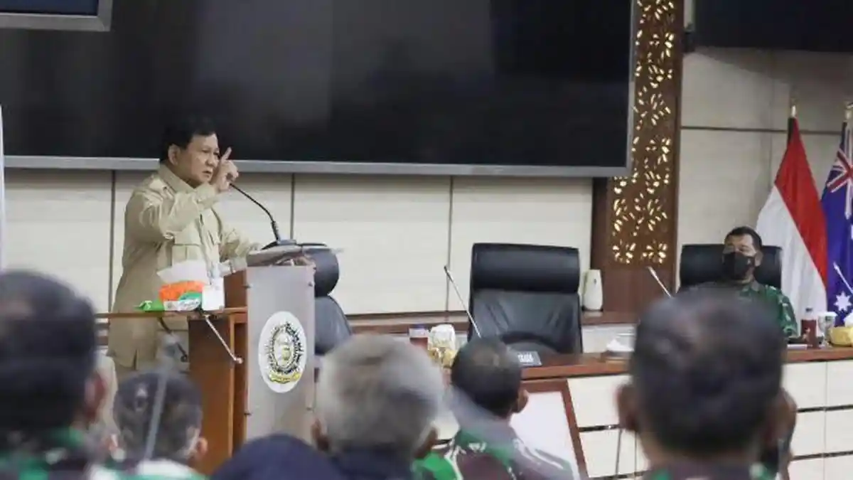 Menhan Prabowo Ingatkan Prajurit TNI Harus Dekat dengan Rakyat dan Profesional