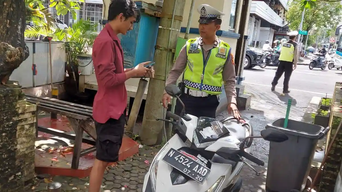 Kembali Berlakukan Tilang Manual, Sehari Polresta Denpasar Keluarkan 77 Surat Tilang
