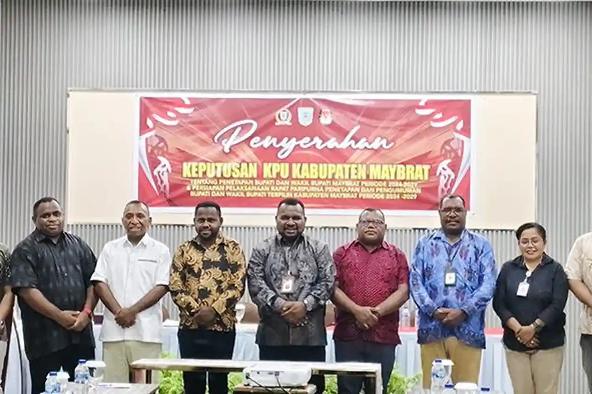 KPU Maybrat Serahkan SK Penetapan Karel Murafer-Ferdinando ke DPRK, Tunggu Jadwal Paripurna Istimewa