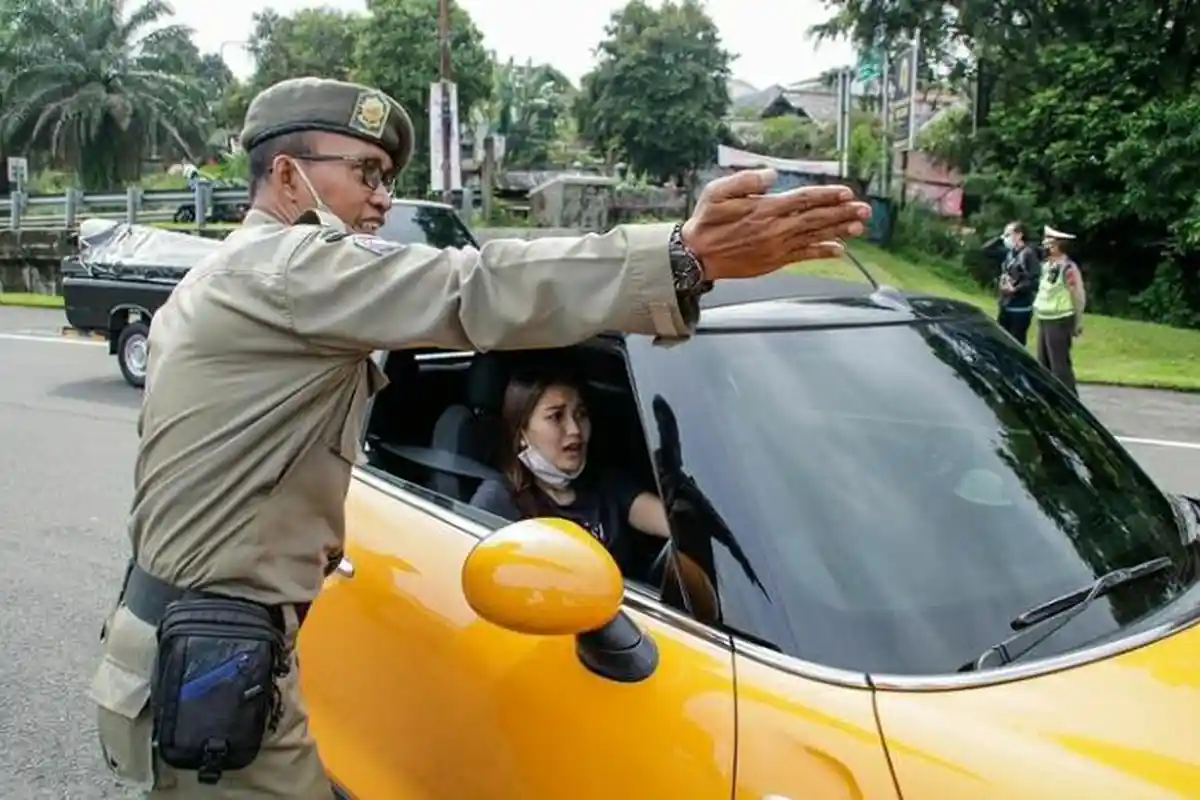 Ayu Ting Ting Disuruh Putar Balik dari  Bogor, Justru Petugas yang Terkena Hukuman, Apa Salahnya?