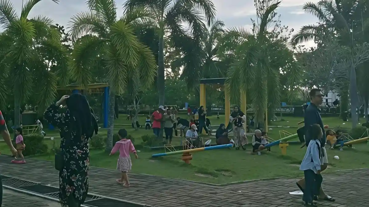 Wisata Gratis dan Ramah Keluarga, Taman Segitiga Emas Kayu Agung Jadi Favorit Warga OKI