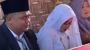 Pemuda-Nikahi-nenek-di-Tulungaung.jpg