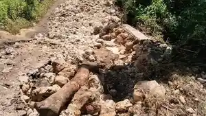 Badan-jalan-Desa-Manong-menuju-Desa-Wae-Mantang.jpg