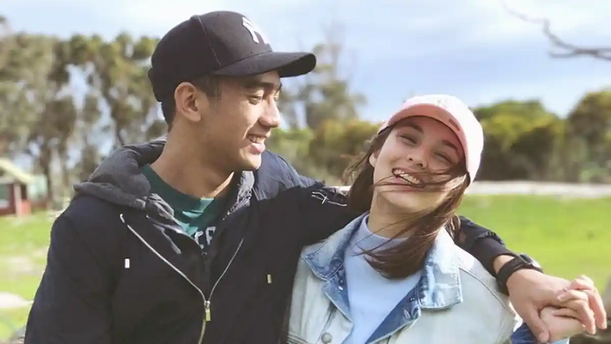 Baper Parah! Ini Foto Romantis Chelsea Islan dan Daffa Wardhana di Australia