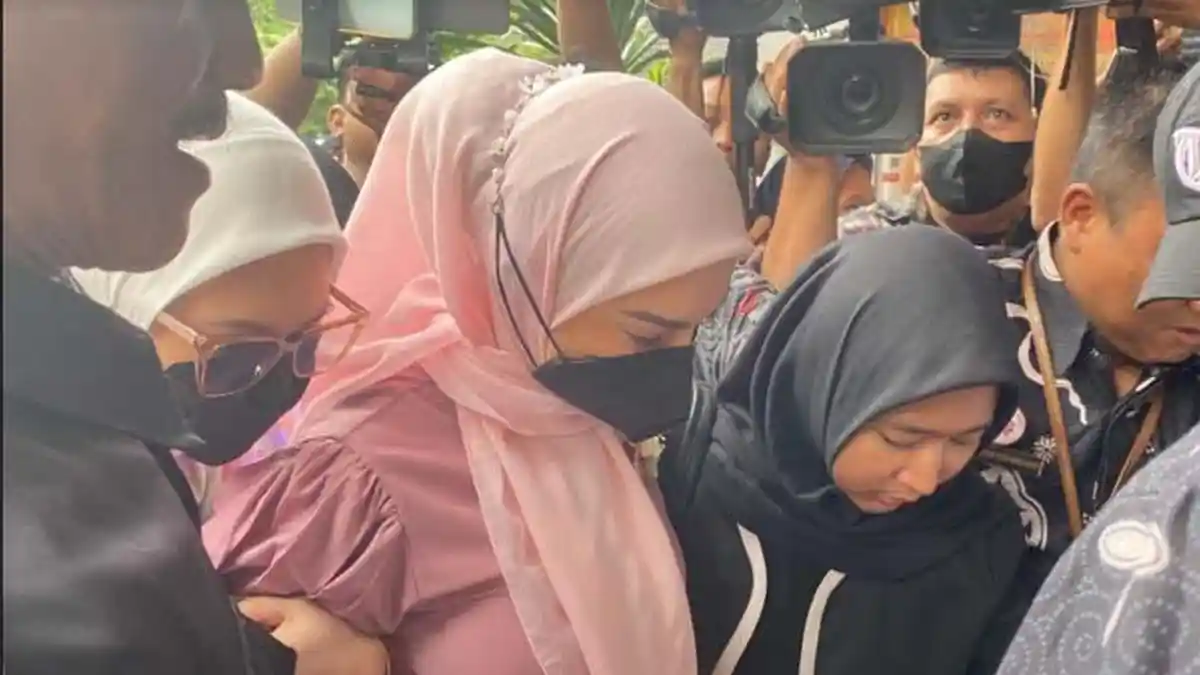 Irish Bella Hadir di Pengadilan Agama Depok, Ammar Zoni Justru Mangkir, Tidak Bisa Dihubungi