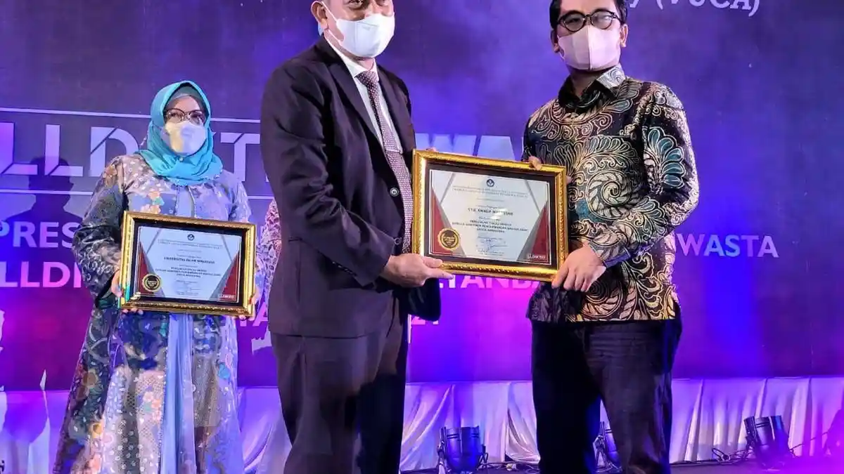 STIE AMKOP Makassar Borong 3 Penghargaan LLDikti IX Awards 2021